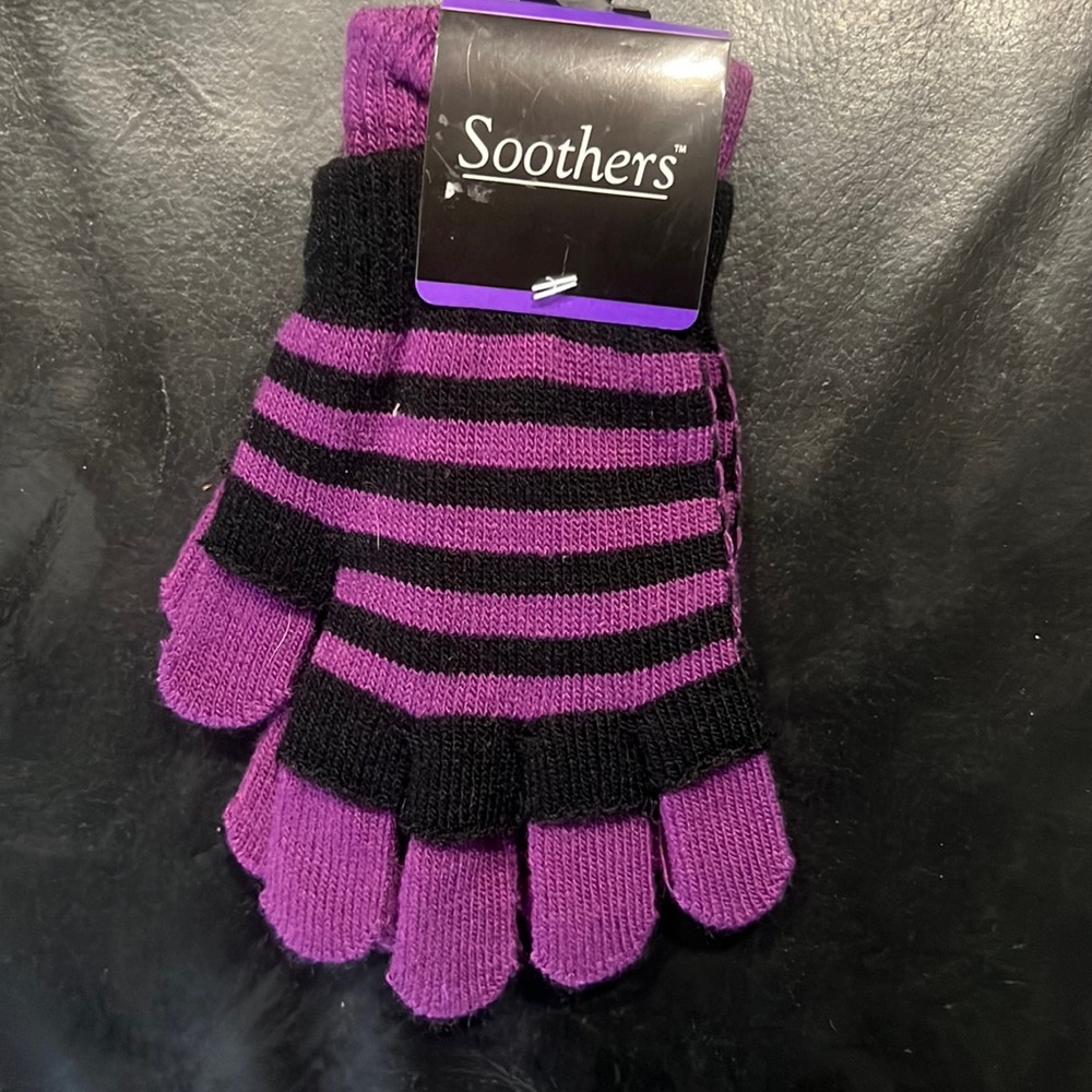 Kids gloves purple and black